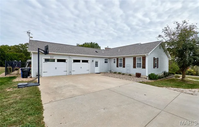 $819,900 | 545 Snyder Road, Troy, MO 63379