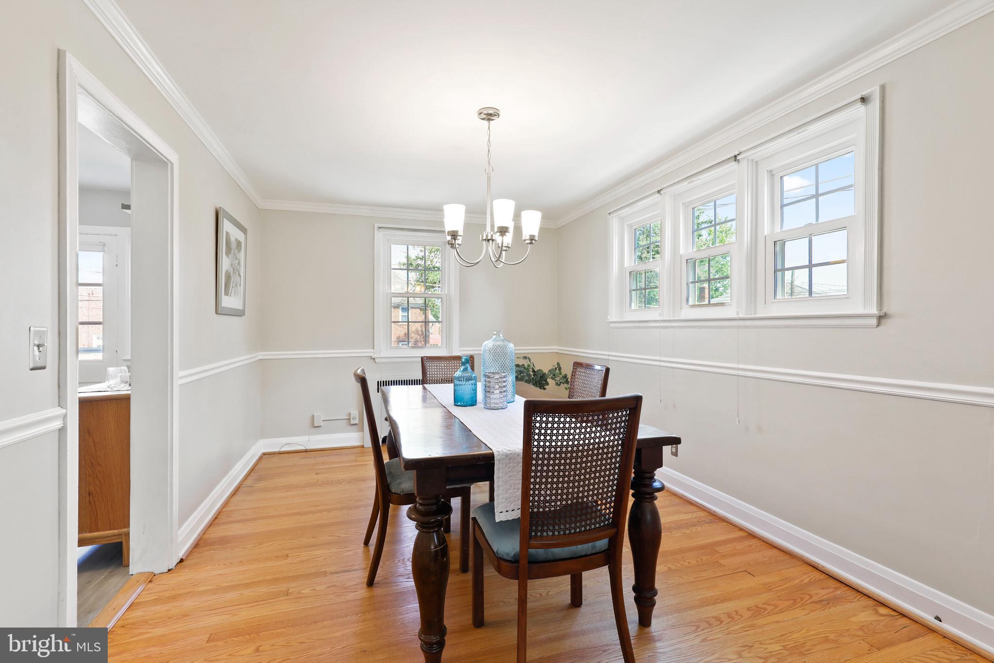 401 Academy Road Baltimore, MD 21228 - Photo 10 of 46 Spacious Dining Room w/custom crown & chair rail