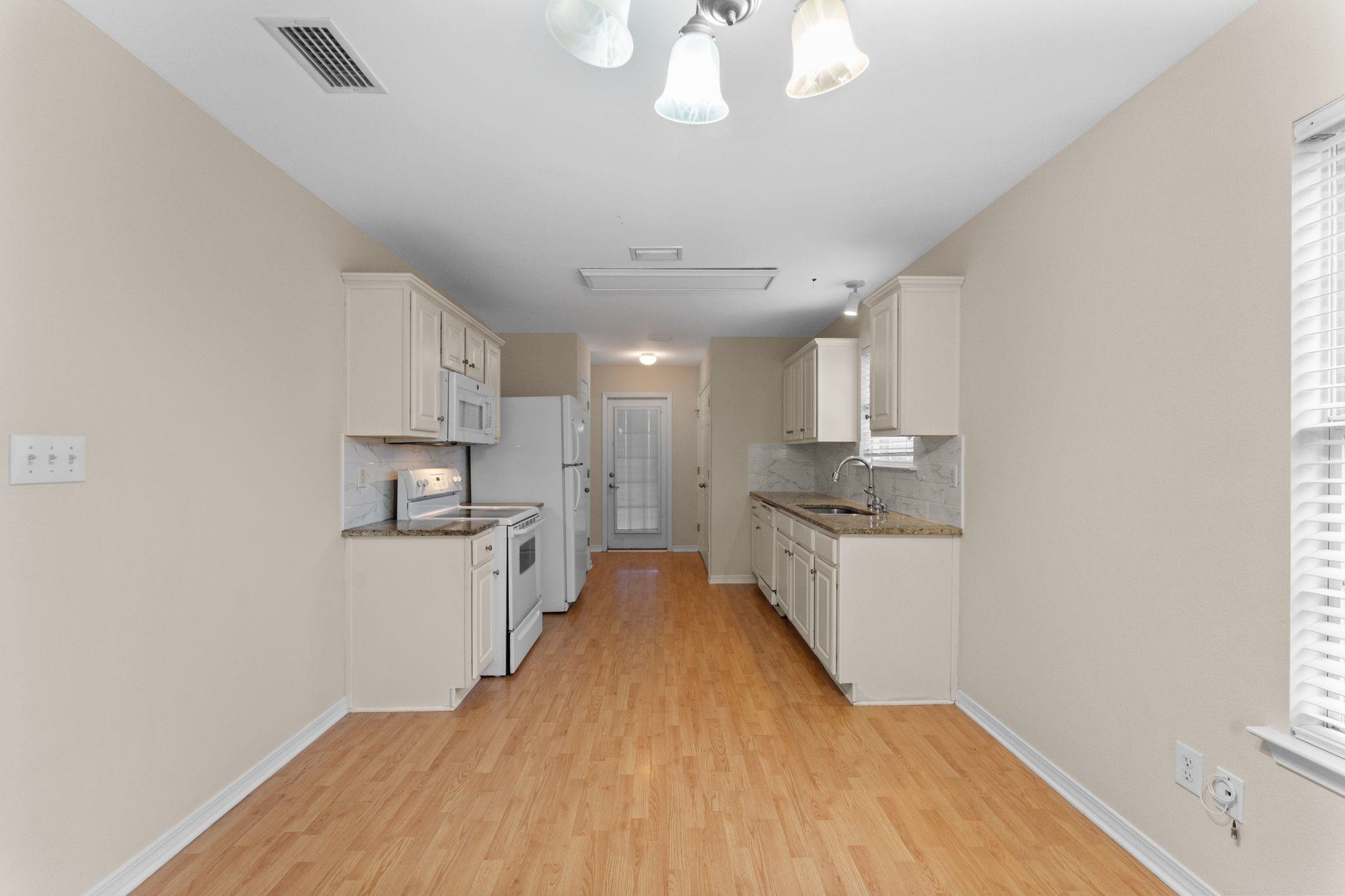 4009 Kendallbrook Loop Foley, AL 36535 - Photo 8 of 28 Kitchen