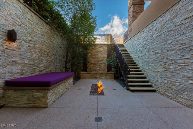 $6,950,000 | 30 Meadowhawk Lane, Las Vegas, NV 89135