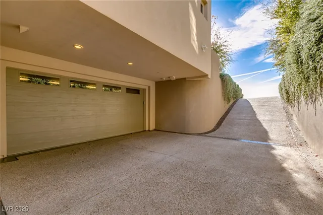 $6,950,000 | 30 Meadowhawk Lane, Las Vegas, NV 89135