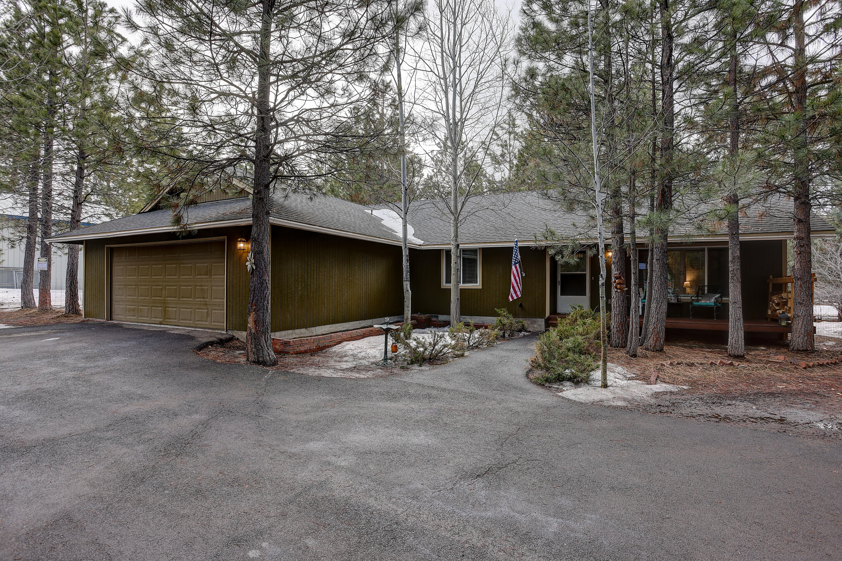 53185 Andrews Road La Pine, OR 97739 - Photo 2 of 36 front of home