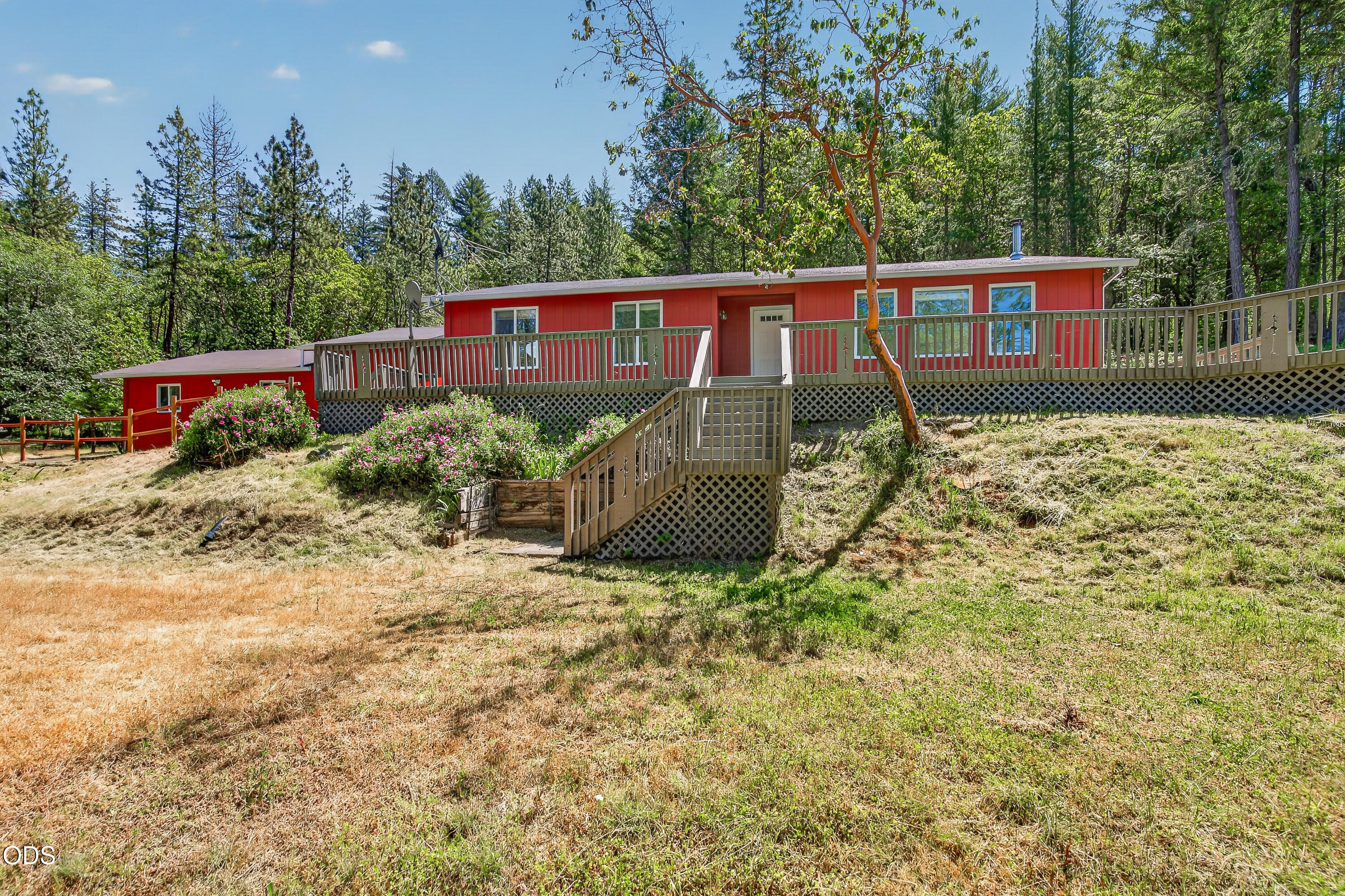 2850 East Evans Creek Road Rogue River, OR 97537 - Photo 2 of 43