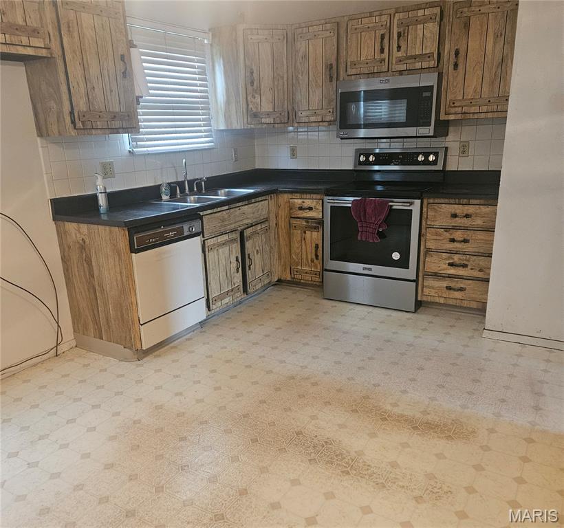3113 Ashby Road St. Ann, MO 63074 - Photo 2 of 19