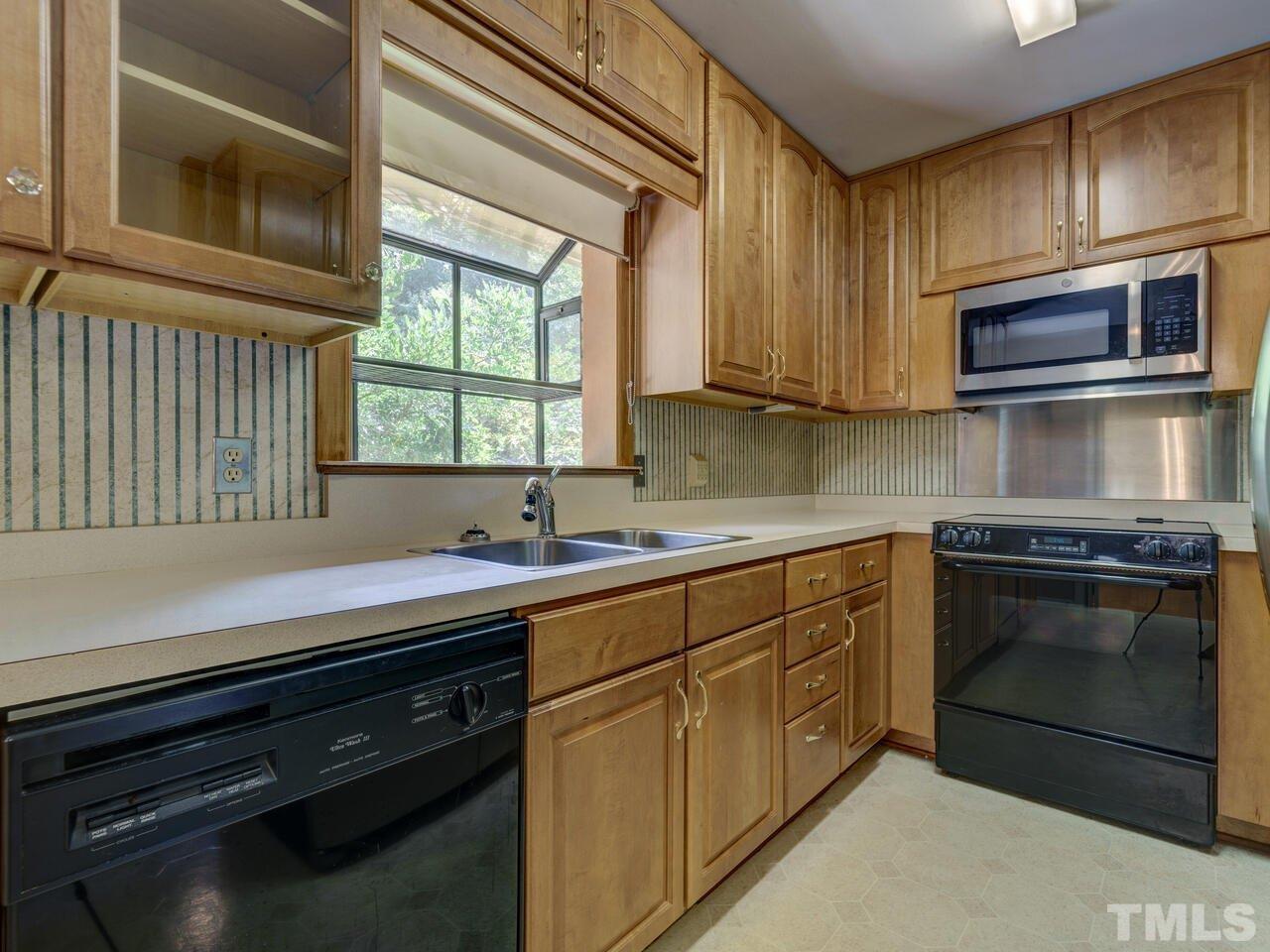 1233 Kingston Ridge Road Cary, NC 27511 - Photo 8 of 29