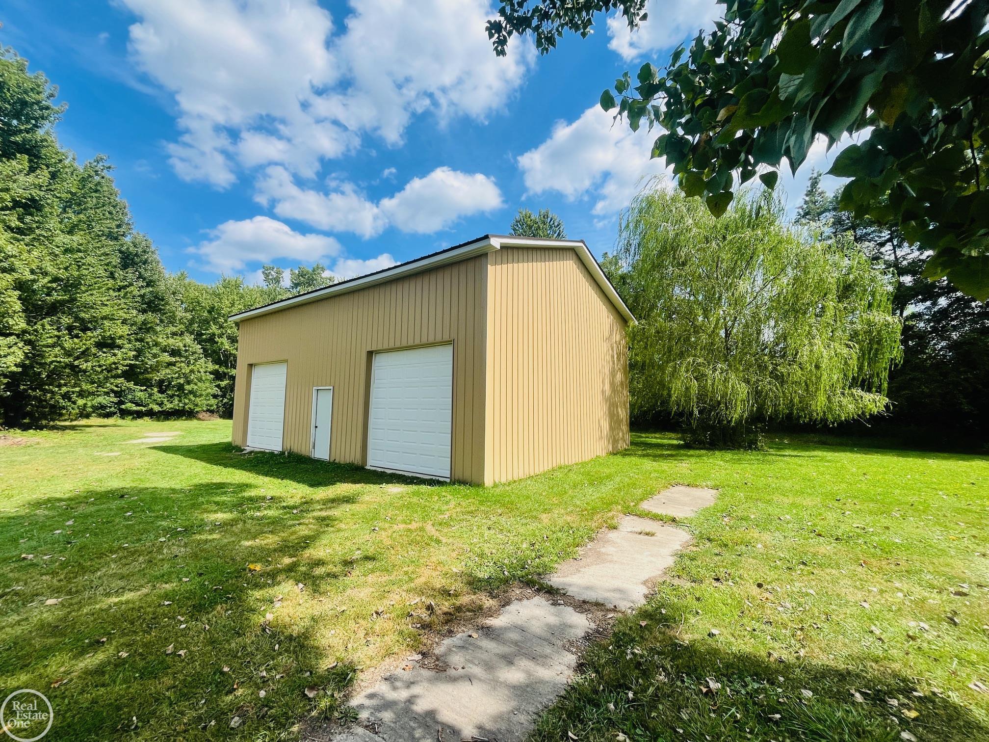 9250 Rynn Road Avoca, MI 48006 - Photo 15 of 42 50219984-519080f7-a3ec-49e5-aa6d-d0ec5ac6effb.JPG