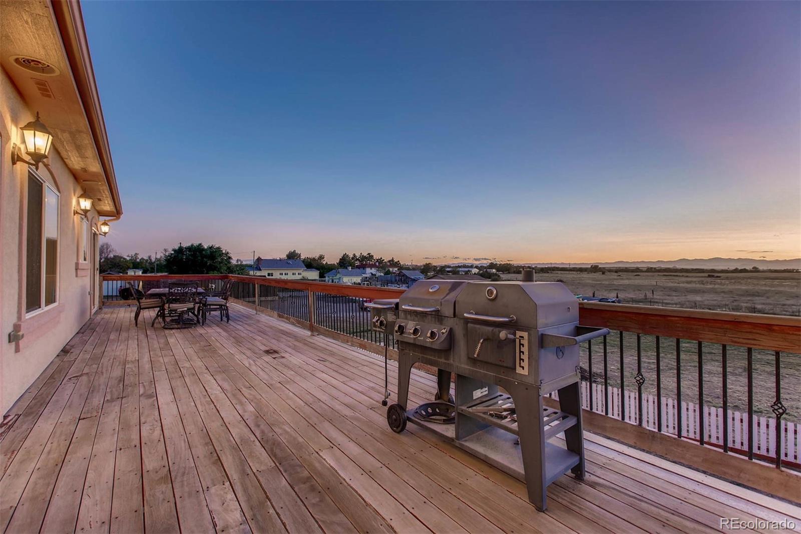691 Picadilly Road Aurora, CO 80018 - Photo 25 of 27 a view of a terrace with seating space