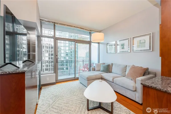 $2,750 | 2033 2nd Avenue, Unit 1805, Seattle, WA 98121