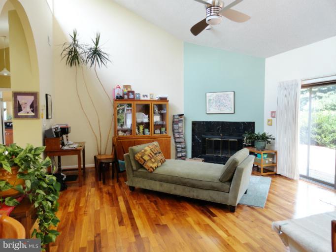 14304 Robcaste Road Phoenix, MD 21131 - Photo 11 of 23 Living Room