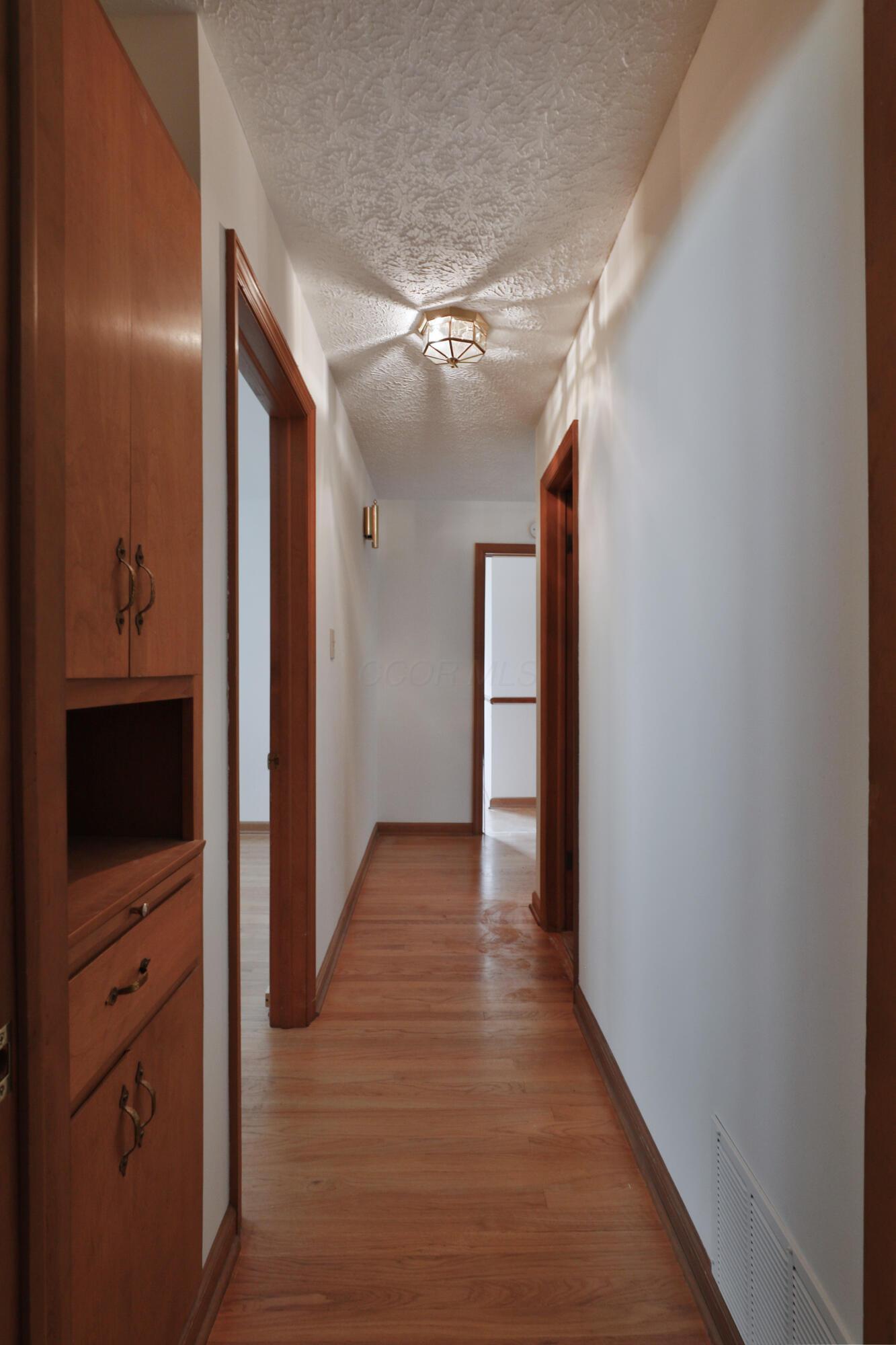 4249 Rowanne Road Columbus, OH 43214 - Photo 23 of 40 Hallway