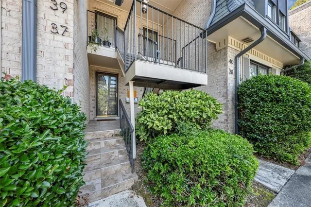 $2,400 | 37 La Rue Place Northwest, Atlanta, GA 30327