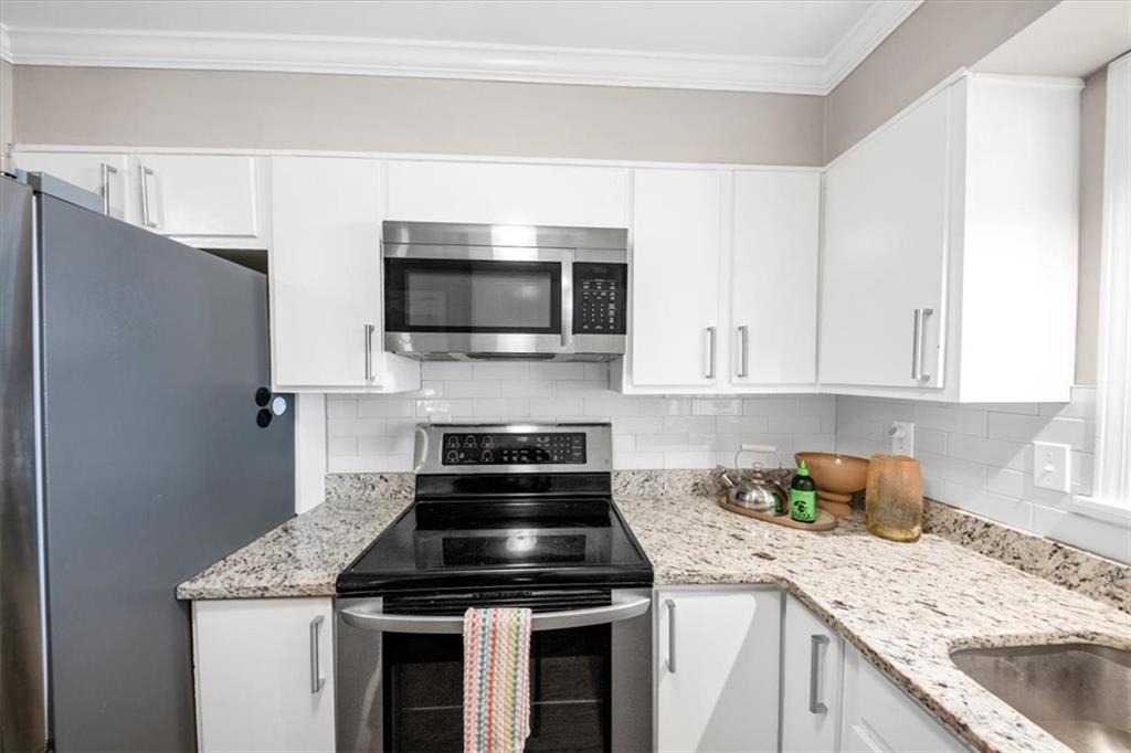 37 La Rue Place Northwest Atlanta, GA 30327 - Photo 13 of 35 a kitchen with a stove microwave and refrigerator