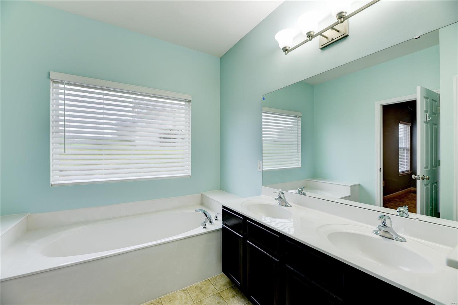 3847 Riverside Pointe Drive Florissant, MO 63034 - Photo 13 of 20 Gallery Image 13