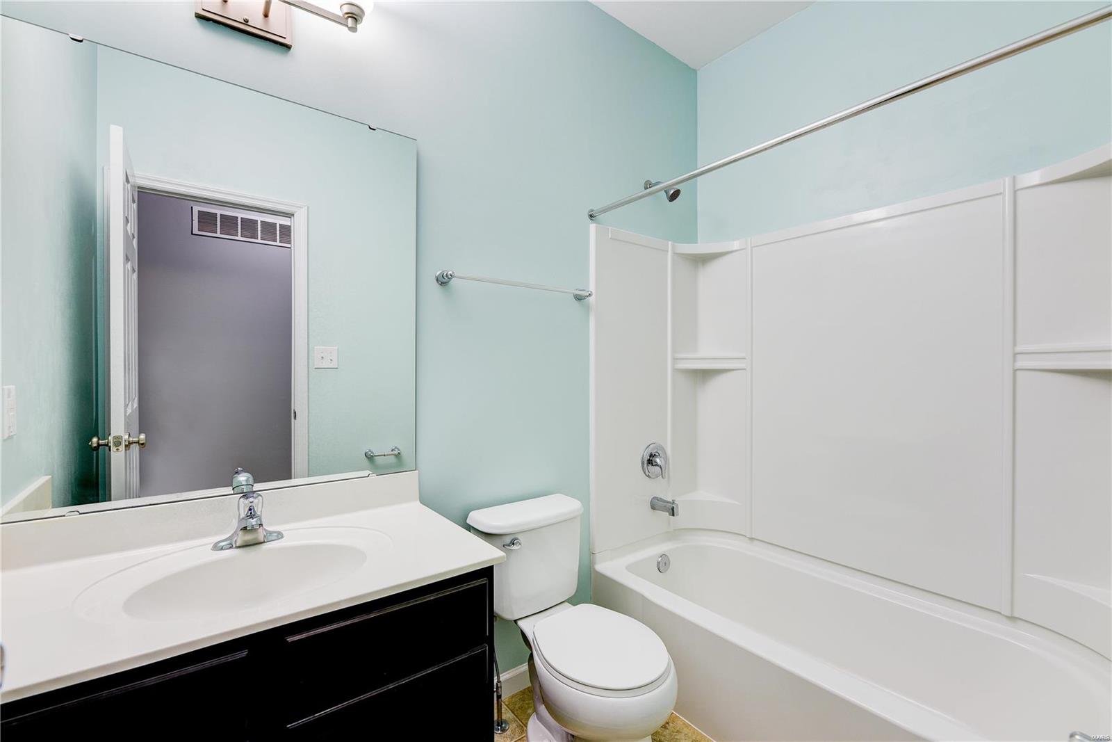 3847 Riverside Pointe Drive Florissant, MO 63034 - Photo 17 of 20 Gallery Image 17
