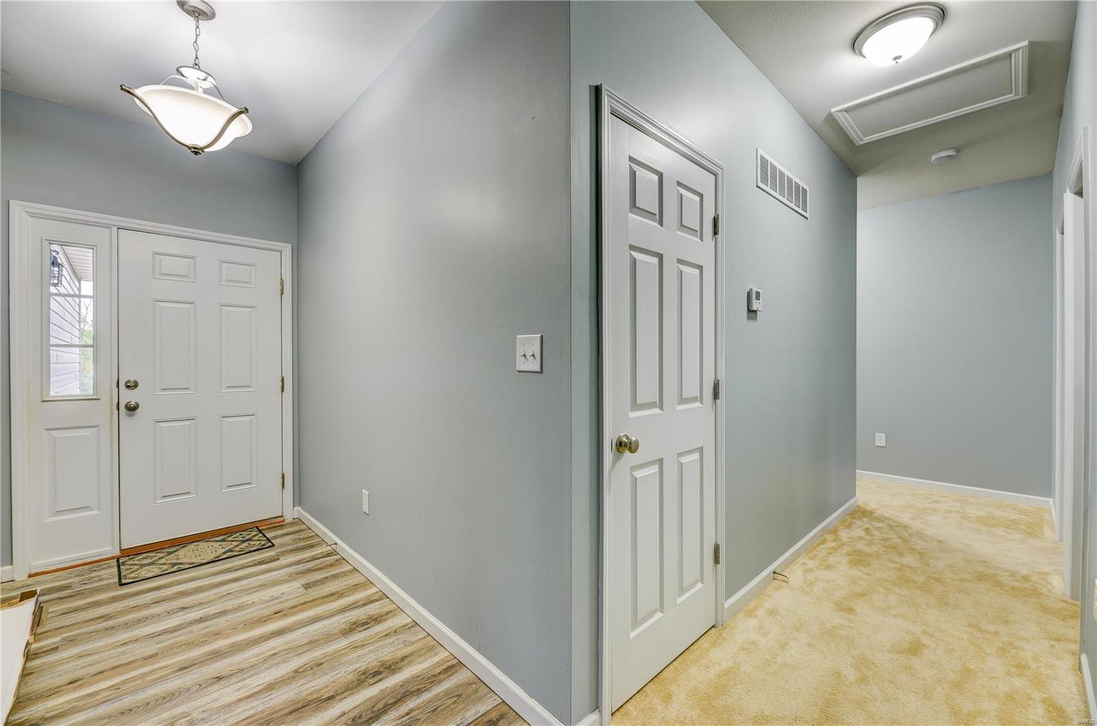 3847 Riverside Pointe Drive Florissant, MO 63034 - Photo 3 of 20 Gallery Image 3