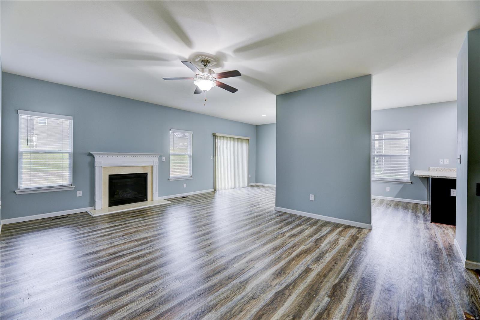 3847 Riverside Pointe Drive Florissant, MO 63034 - Photo 4 of 20 Gallery Image 4