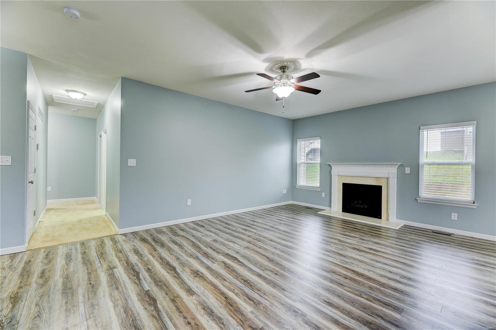 3847 Riverside Pointe Drive Florissant, MO 63034 - Photo 6 of 20 Gallery Image 6