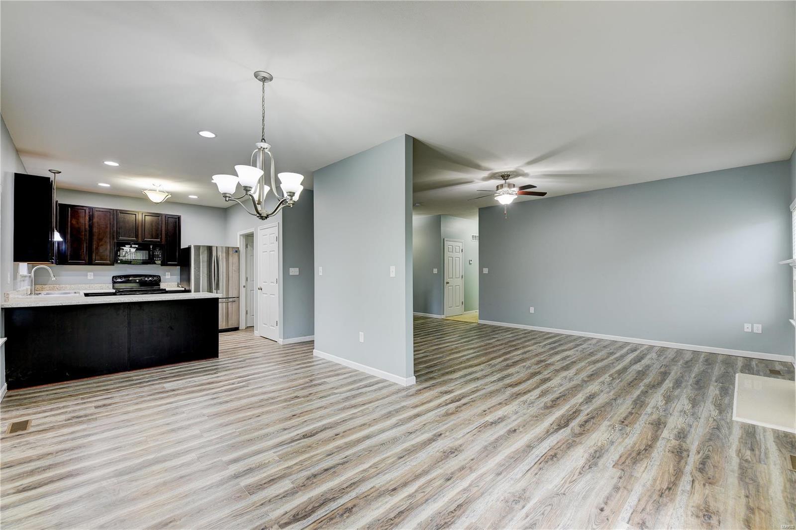 3847 Riverside Pointe Drive Florissant, MO 63034 - Photo 7 of 20 Gallery Image 7