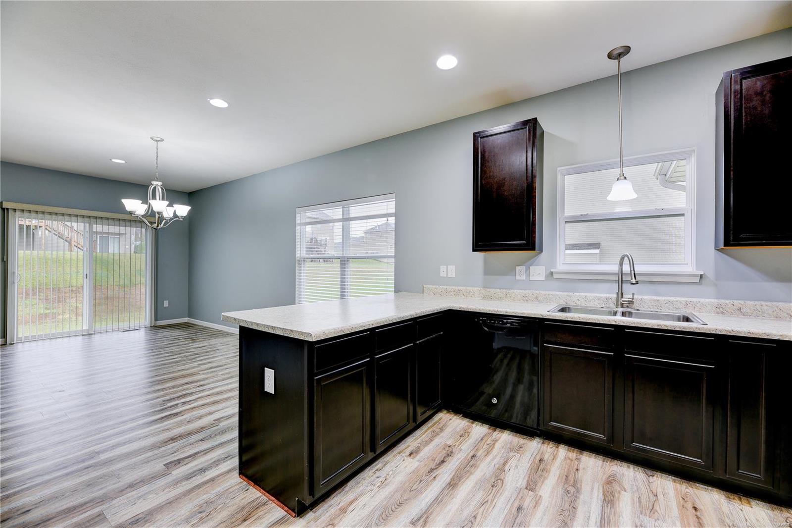 3847 Riverside Pointe Drive Florissant, MO 63034 - Photo 9 of 20 Gallery Image 9