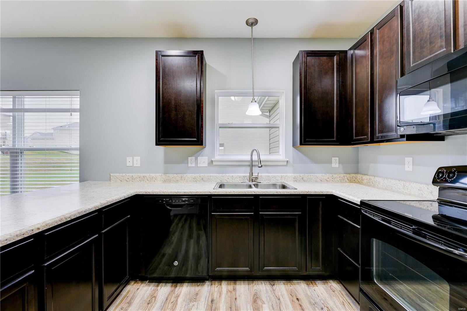 3847 Riverside Pointe Drive Florissant, MO 63034 - Photo 10 of 20 Gallery Image 10