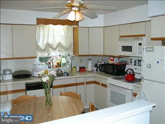 594 Wanamaker Road Abington, PA 19046 - Photo 5 of 6 Kitchen