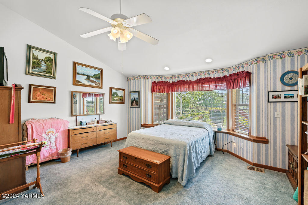 1241 Nelson Road Granger, WA 98932 - Photo 13 of 45 a bed room with two bed and a window