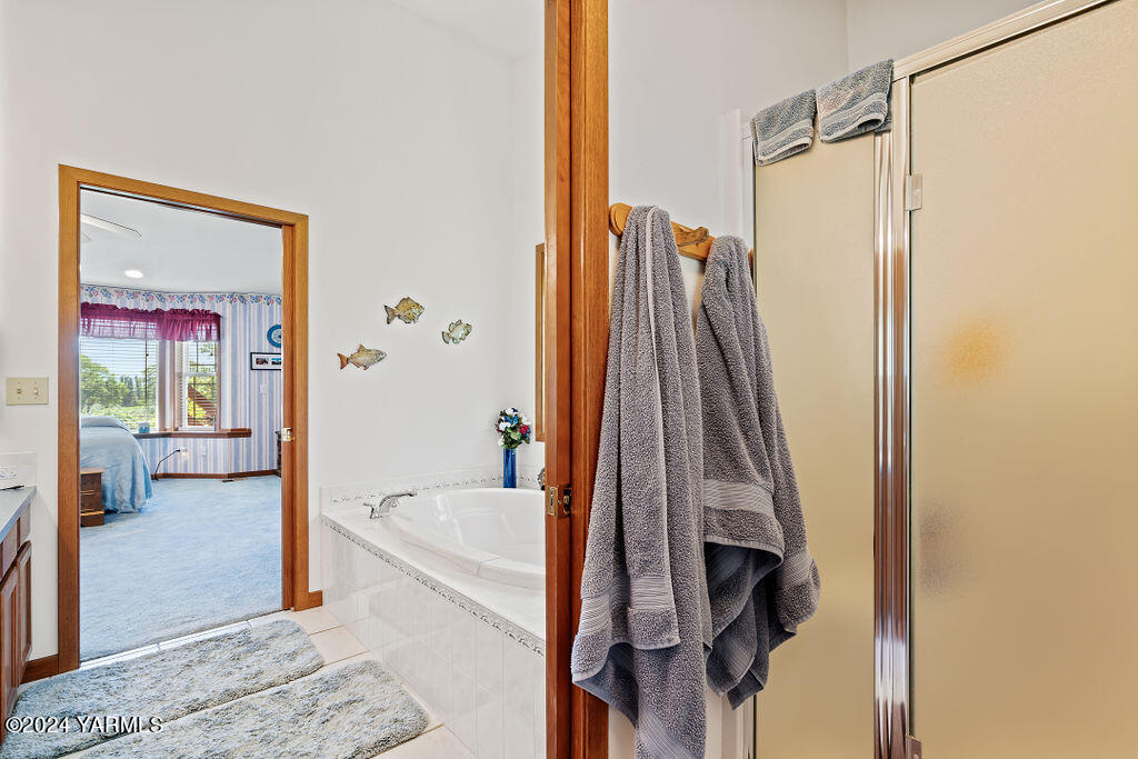 1241 Nelson Road Granger, WA 98932 - Photo 16 of 45 a bathroom with a tub and shower