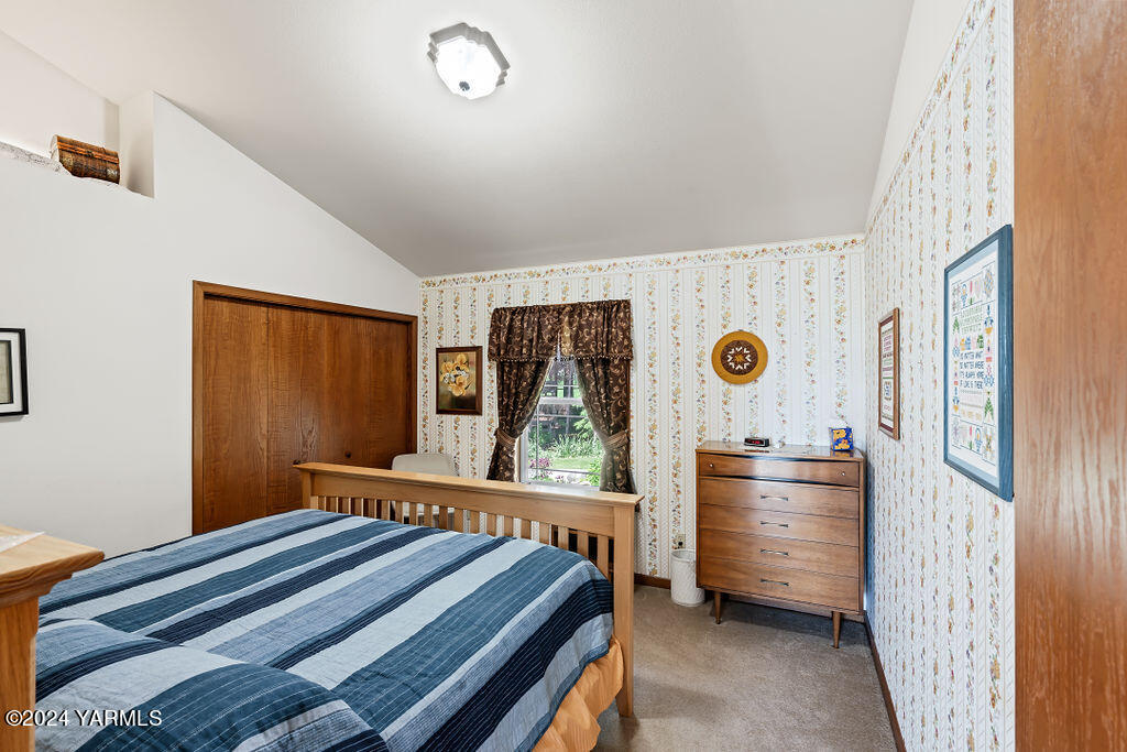1241 Nelson Road Granger, WA 98932 - Photo 18 of 45 a bedroom with a bed and a window