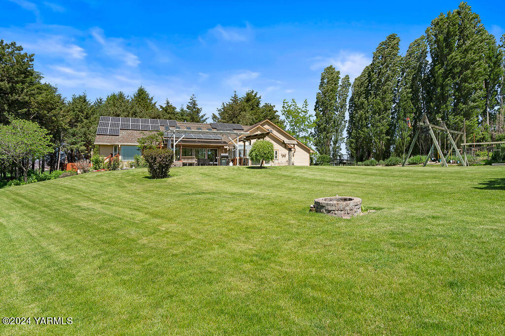 1241 Nelson Road Granger, WA 98932 - Photo 28 of 45 a view of a house with a big yard