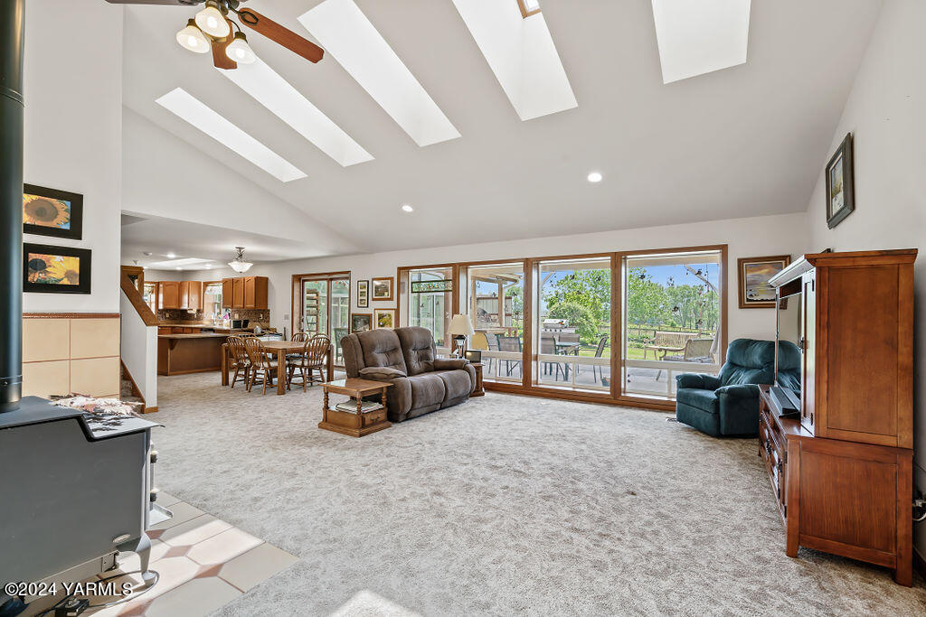 1241 Nelson Road Granger, WA 98932 - Photo 4 of 45 a living room with furniture large window and livingroom view