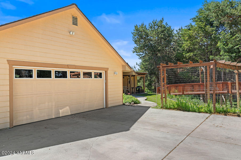 1241 Nelson Road Granger, WA 98932 - Photo 45 of 45 a front view of a house with a yard and garage