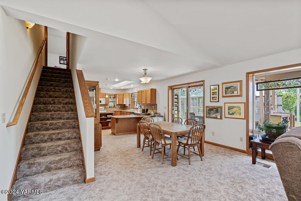 1241 Nelson Road Granger, WA 98932 - Photo 7 of 45 a view of a dining room with furniture