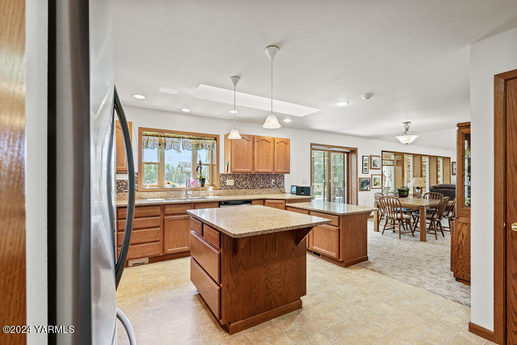 1241 Nelson Road Granger, WA 98932 - Photo 9 of 45 a room with lots of counter top space and furniture