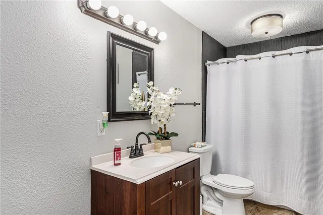 $200,000 | 18919 East Arrowhead Drive, Independence, MO 64056