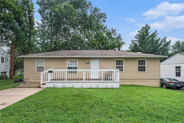 $200,000 | 18919 East Arrowhead Drive, Independence, MO 64056