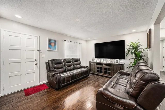 $200,000 | 18919 East Arrowhead Drive, Independence, MO 64056