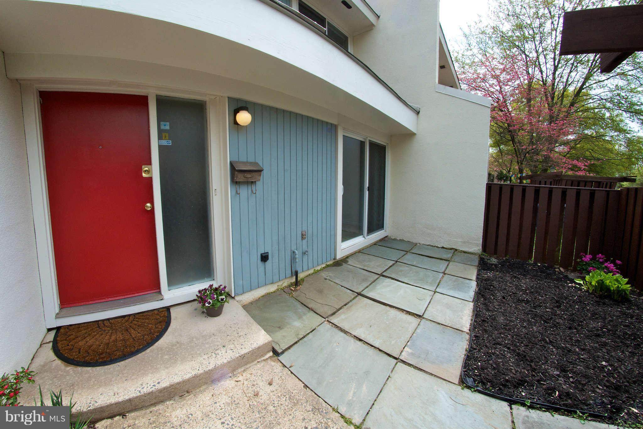 2211 Southgate Square Reston, VA 20191 - Photo 2 of 26 a view of entryway