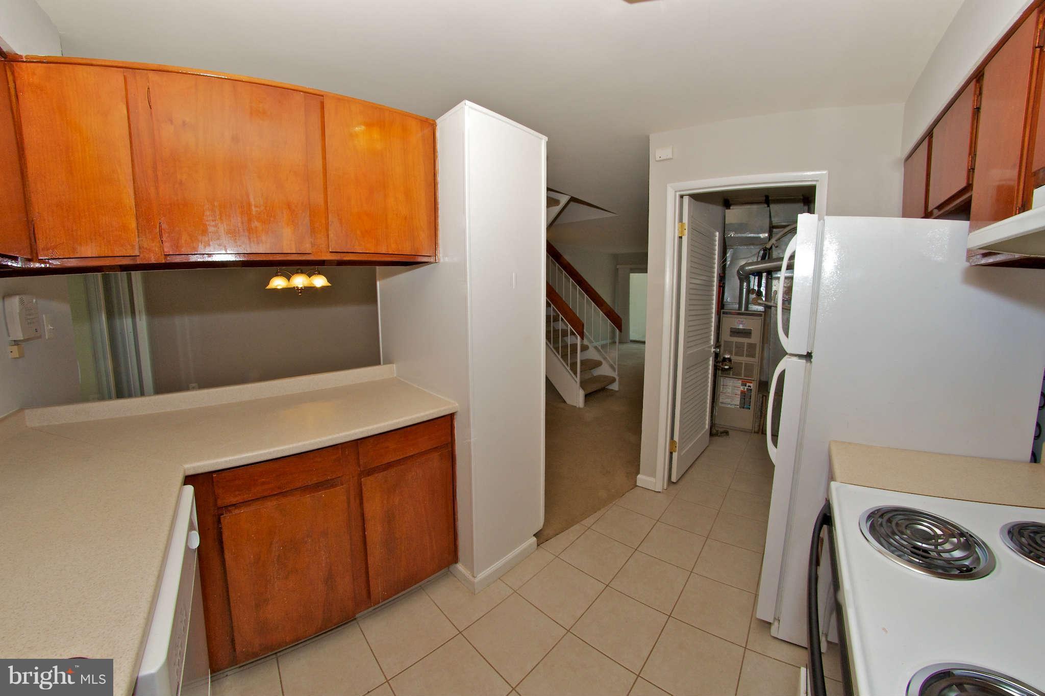 2211 Southgate Square Reston, VA 20191 - Photo 11 of 26 a view of kitchen
