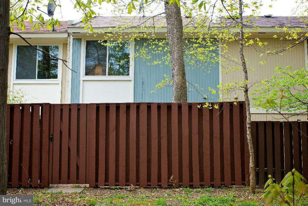 2211 Southgate Square Reston, VA 20191 - Photo 25 of 26 a view of a backyard with plants