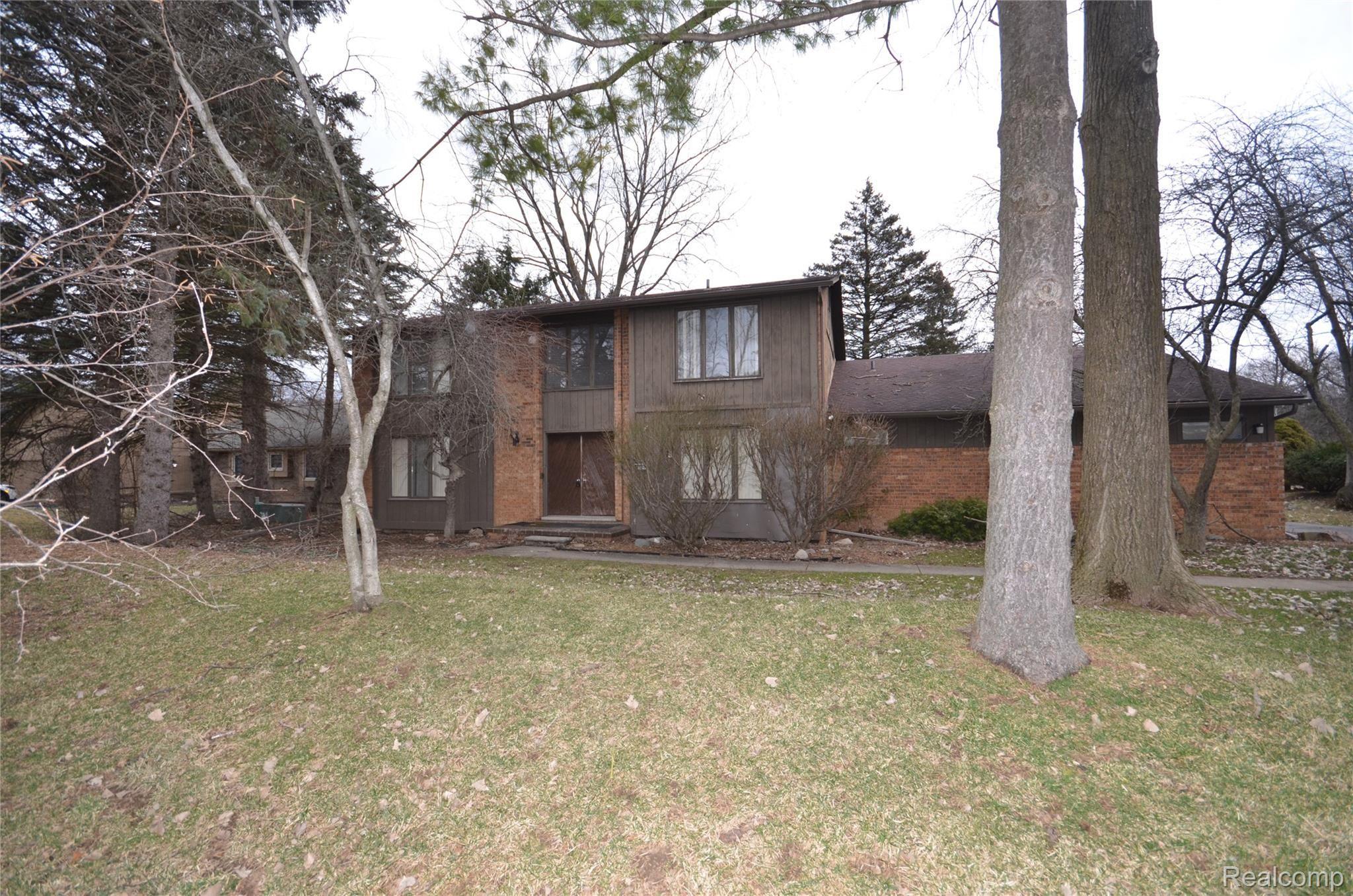 4307 Stoddard Road West Bloomfield, MI 48323 - Photo 1 of 22 DSC_4134.JPG