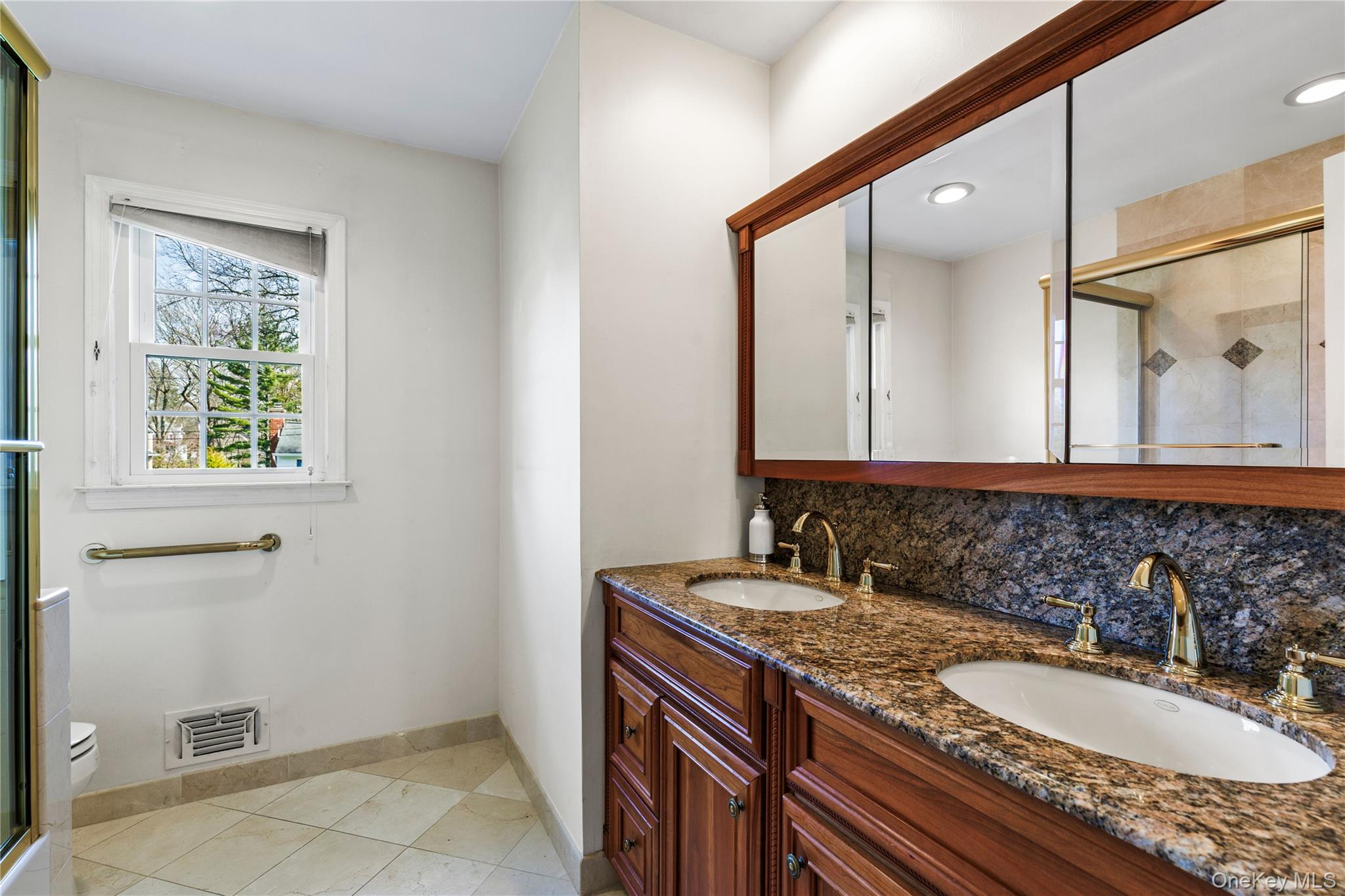 14 Loewen Court Rye, NY 10580 - Photo 16 of 25