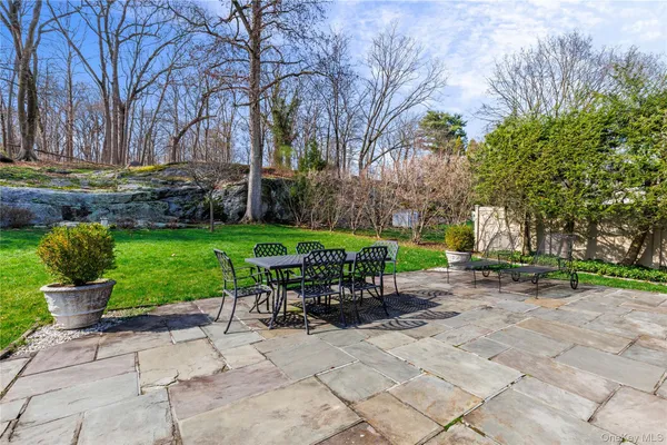 $1,895,000 | 14 Loewen Court, Rye, NY 10580
