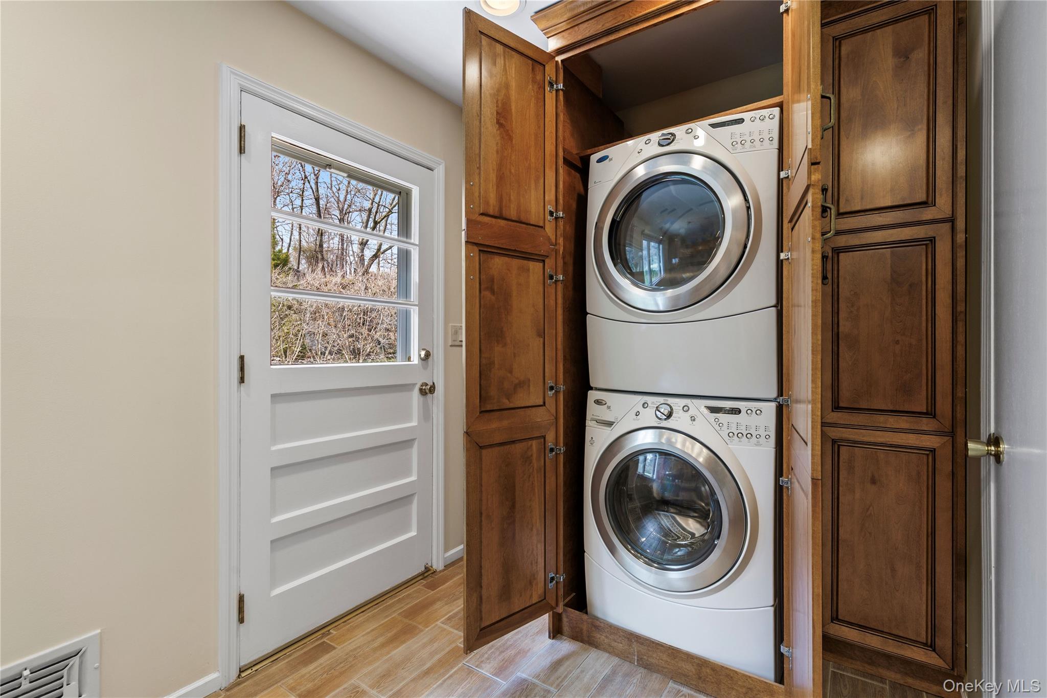 14 Loewen Court Rye, NY 10580 - Photo 7 of 25 Convenient first floor laundry