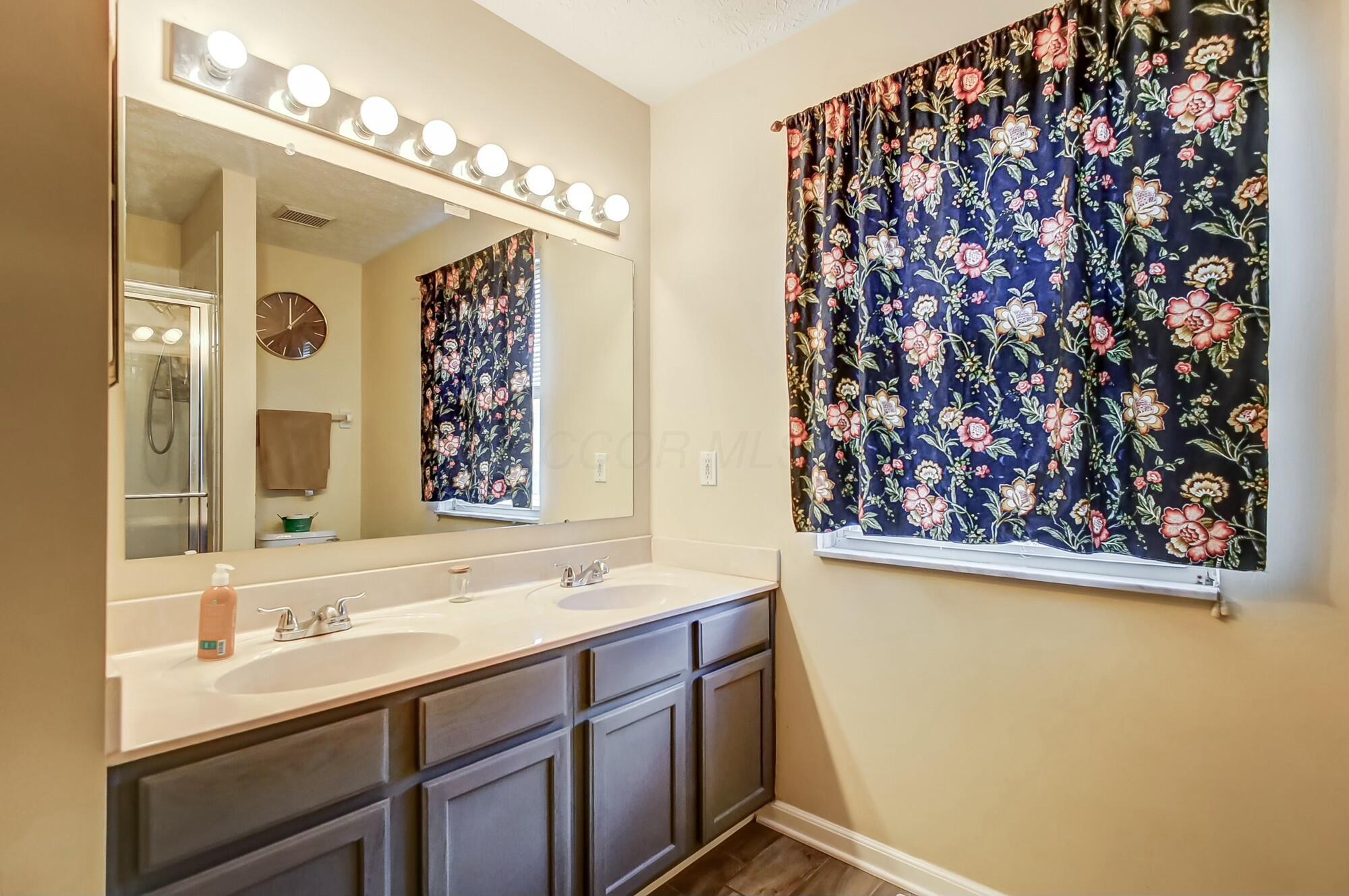 3093 Briar Ridge Road Columbus, OH 43232 - Photo 16 of 32 primary bathroom/double sink