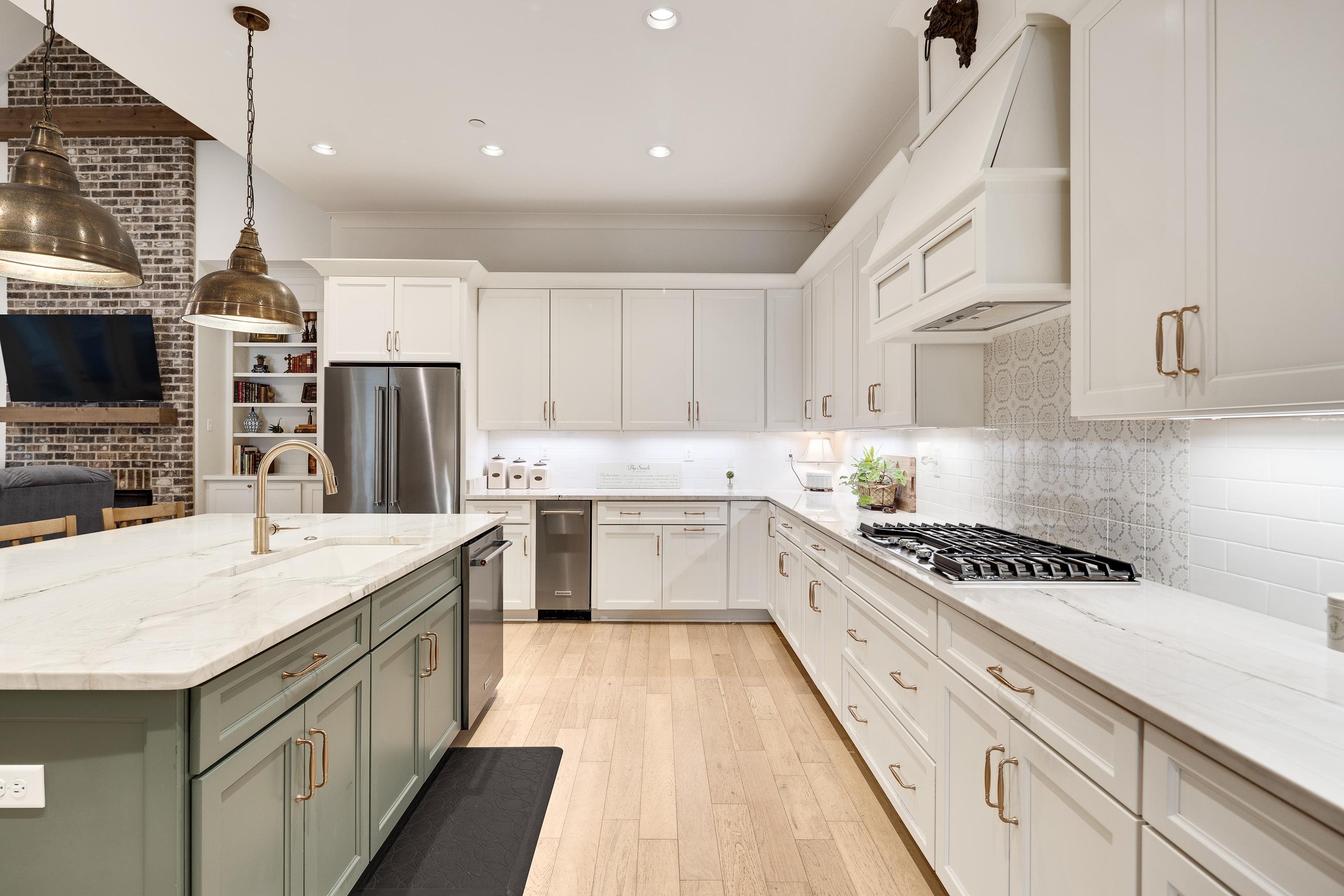10138 Cliveden Circle South Collierville, TN 38017 - Photo 11 of 39 a large kitchen with stainless steel appliances kitchen island granite countertop a sink and cabinets