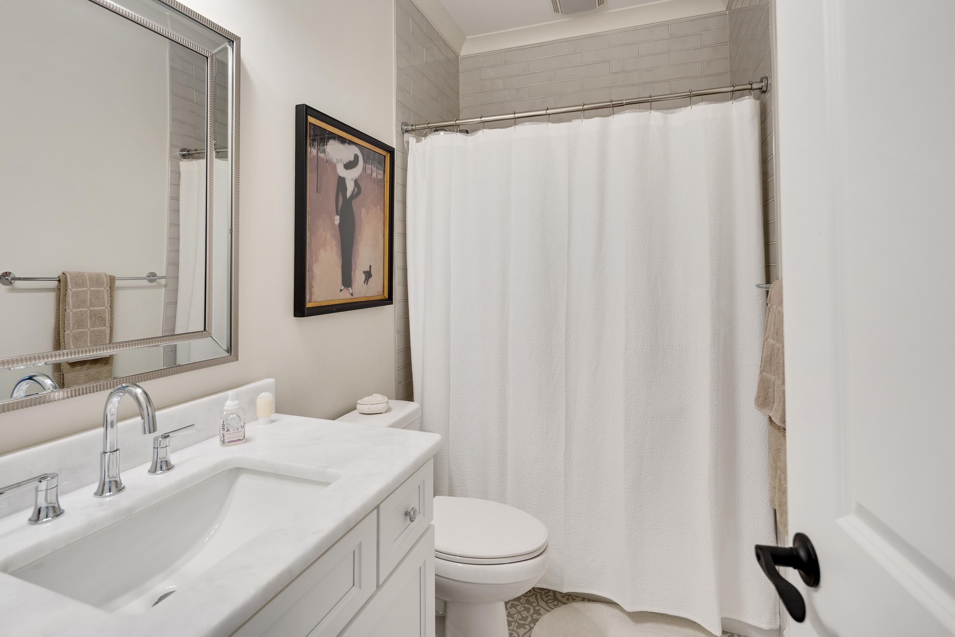 10138 Cliveden Circle South Collierville, TN 38017 - Photo 32 of 39 a bathroom with a toilet a sink and a mirror