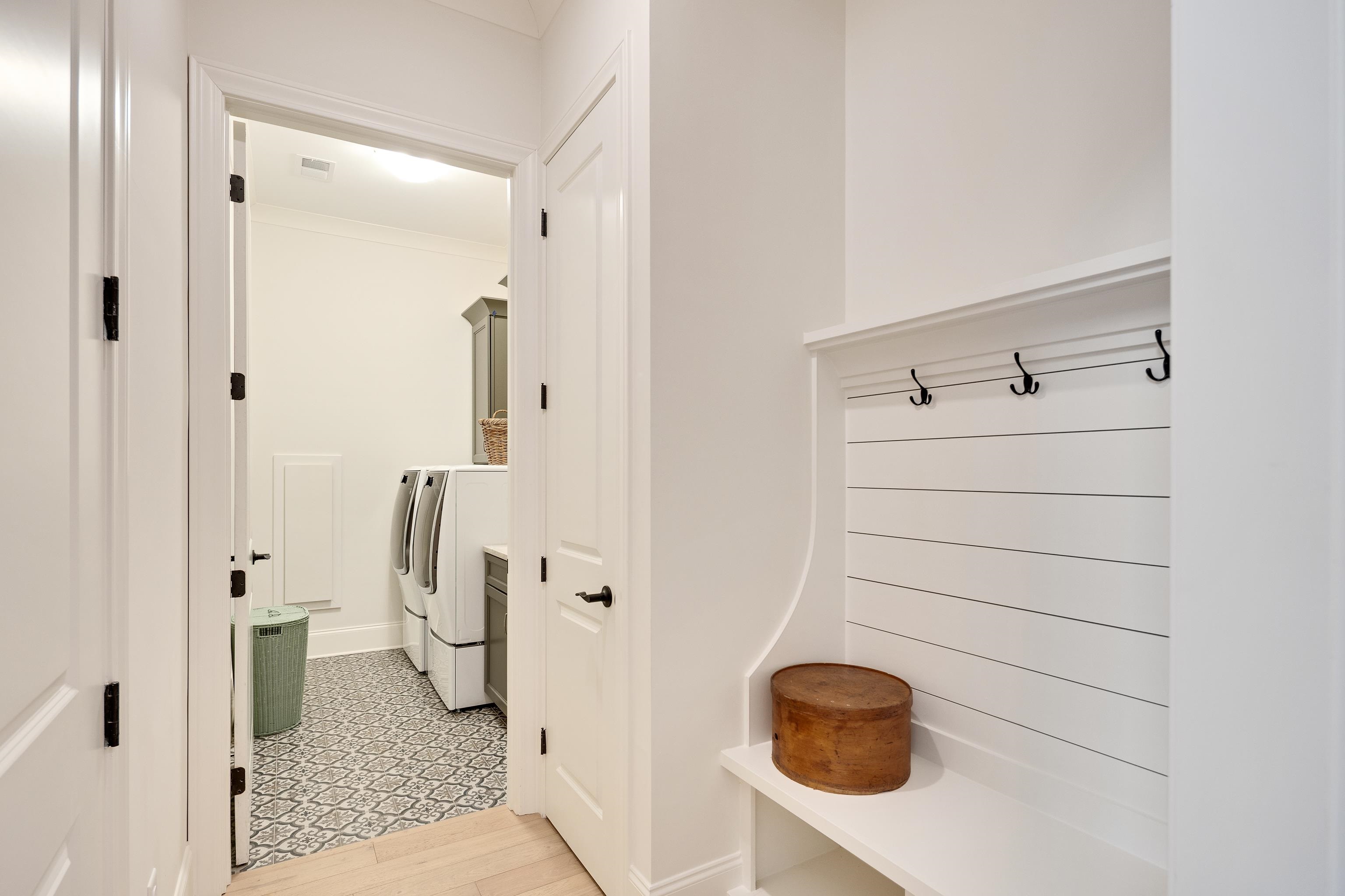 10138 Cliveden Circle South Collierville, TN 38017 - Photo 6 of 39 a bathroom with a sink and a mirror