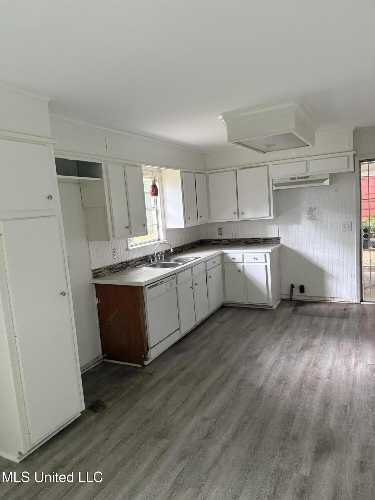 103 Cedar Ridge Boulevard Pearl, MS 39208 - Photo 2 of 10 IMG_1136