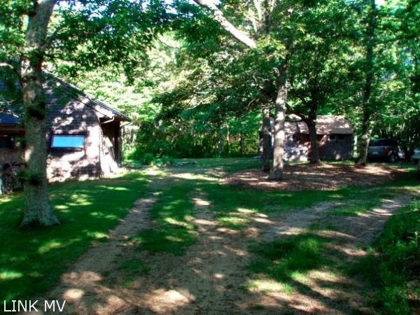 5 Rhythm Road Chilmark, MA 02535 - Photo 2 of 15 http://d1qzqeyxiitrap.cloudfront.net/photos/21228/600/9989a05d.jpg