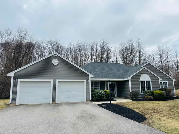 $949,900 | 64 Cottage Road, Kensington, NH 03833